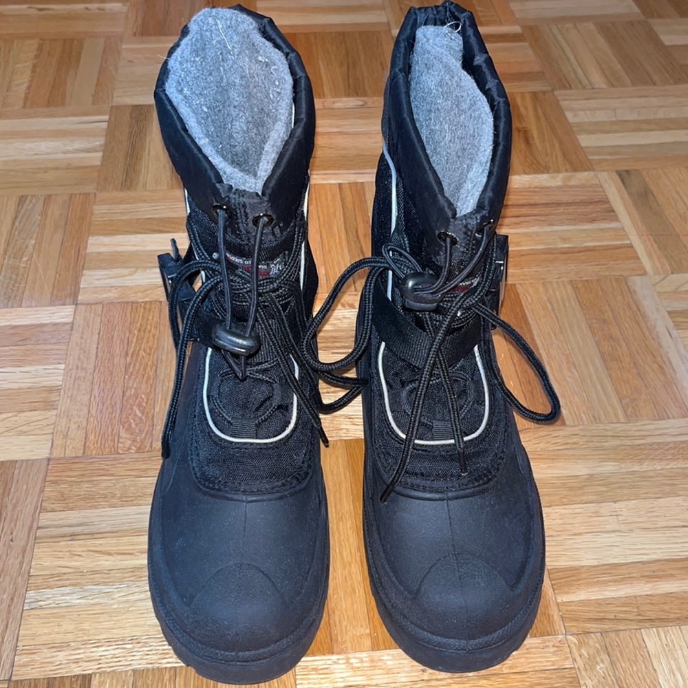 Snow boots